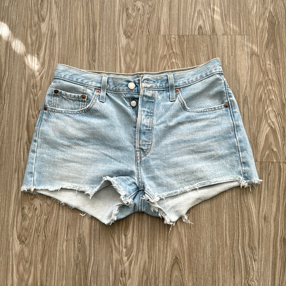 Levi cut off shorts